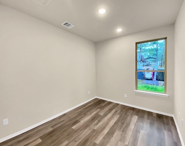 11593 Persimmon Street - Photo Thumbnail 7