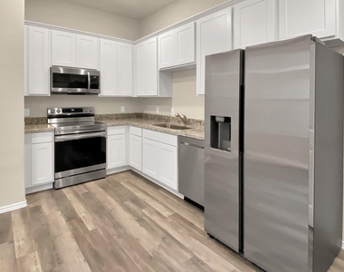 11593 Persimmon Street - Photo Thumbnail 4
