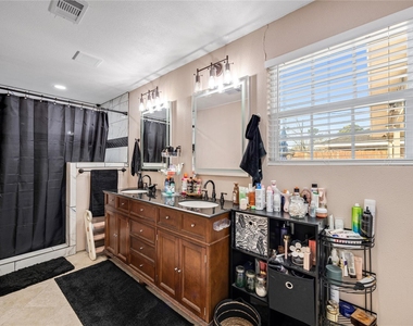 922 Gilpin Street - Photo Thumbnail 18