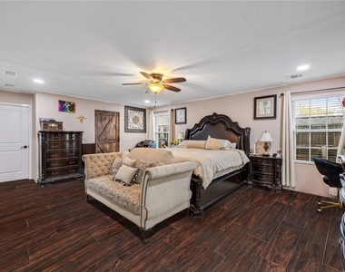 922 Gilpin Street - Photo Thumbnail 17