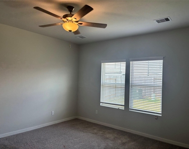 5735 Blue Grama Drive - Photo Thumbnail 7