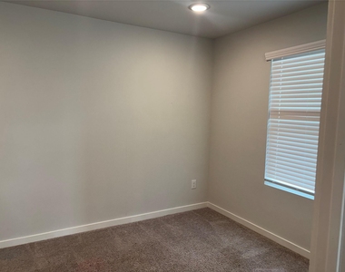 5735 Blue Grama Drive - Photo Thumbnail 26