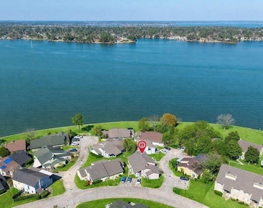 17 April Point Drive N - Photo Thumbnail 1