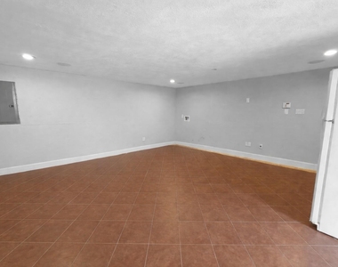7013 Hemlock Street - Photo Thumbnail 2