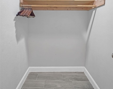 7013 Hemlock Street - Photo Thumbnail 4
