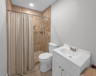 7013 Hemlock Street - Photo Thumbnail 3