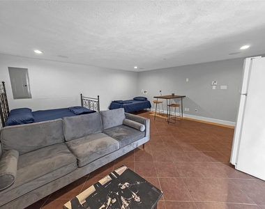 7013 Hemlock Street - Photo Thumbnail 6