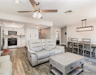 517 98th Avenue N - Photo Thumbnail 5