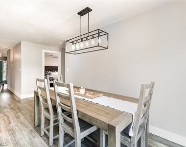 517 98th Avenue N - Photo Thumbnail 8
