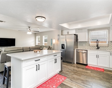 517 98th Avenue N - Photo Thumbnail 9