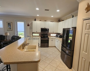 10518 Avila Circle - Photo Thumbnail 10