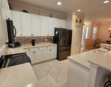 10518 Avila Circle - Photo Thumbnail 9