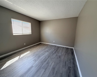 823 Gleason Parkway - Photo Thumbnail 16