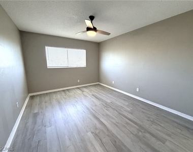 823 Gleason Parkway - Photo Thumbnail 12