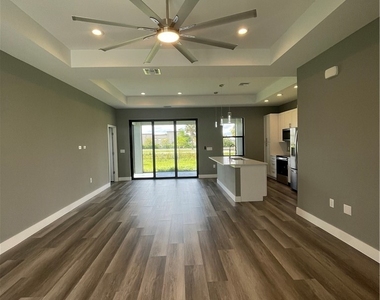 610 Floyd Avenue S - Photo Thumbnail 2