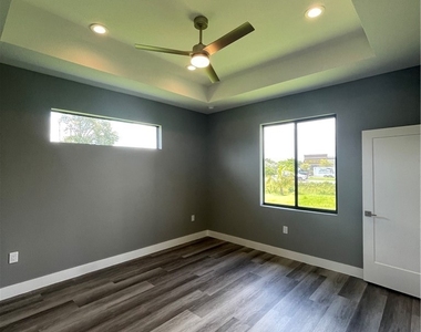 610 Floyd Avenue S - Photo Thumbnail 8