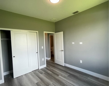 610 Floyd Avenue S - Photo Thumbnail 20