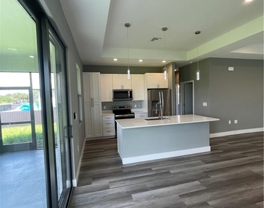610 Floyd Avenue S - Photo Thumbnail 15