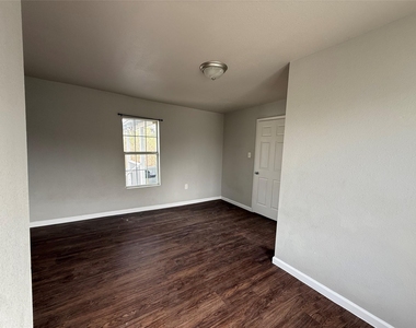 7314 Navigation Boulevard - Photo Thumbnail 1
