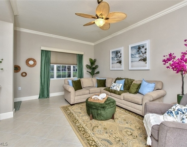 9242 Tesoro Lane - Photo Thumbnail 11