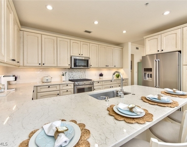 9242 Tesoro Lane - Photo Thumbnail 5
