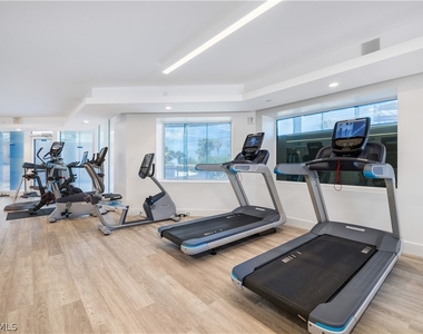 8231 Bay Colony Drive - Photo Thumbnail 33