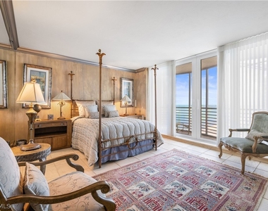 8231 Bay Colony Drive - Photo Thumbnail 23