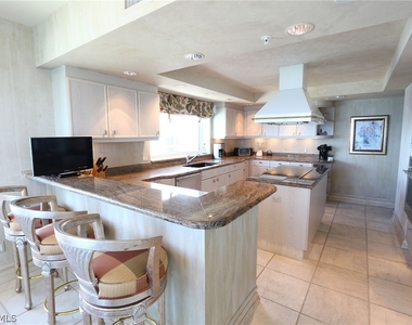 8231 Bay Colony Drive - Photo Thumbnail 11