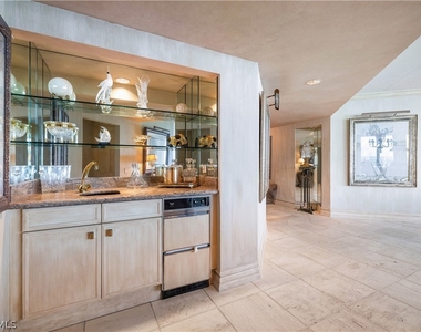 8231 Bay Colony Drive - Photo Thumbnail 15