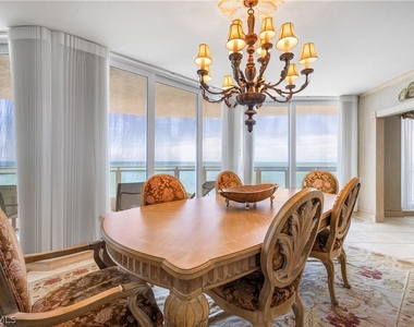 8231 Bay Colony Drive - Photo Thumbnail 9