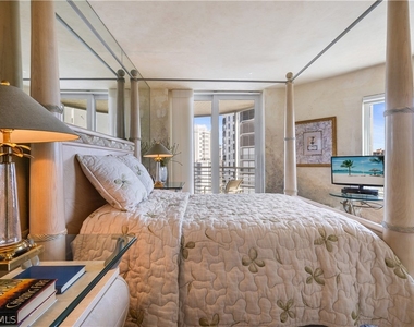 8231 Bay Colony Drive - Photo Thumbnail 21