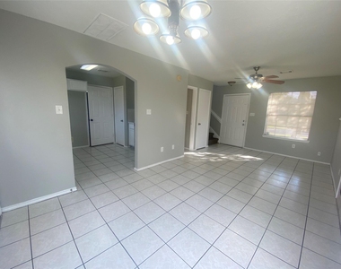 14007 Oleoke Lane - Photo Thumbnail 3