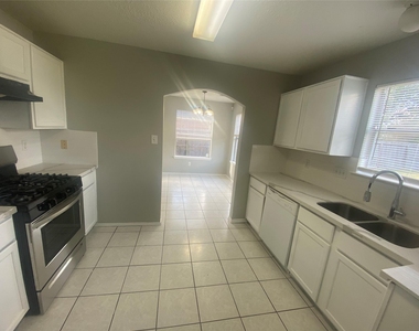 14007 Oleoke Lane - Photo Thumbnail 5