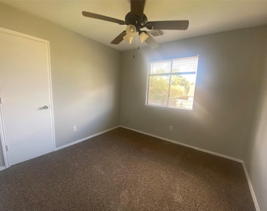 14007 Oleoke Lane - Photo Thumbnail 13