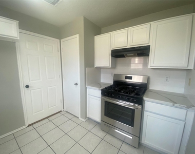 14007 Oleoke Lane - Photo Thumbnail 7