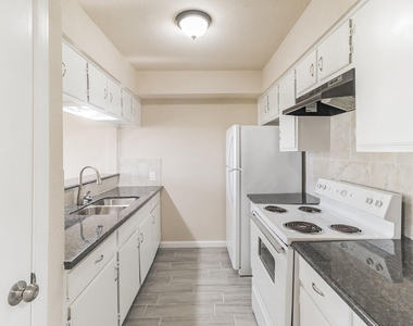6815 Beachwood Street - Photo Thumbnail 9