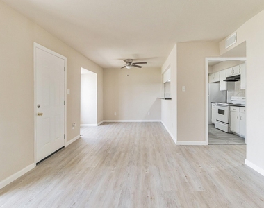 6815 Beachwood Street - Photo Thumbnail 4