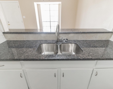 6815 Beachwood Street - Photo Thumbnail 10