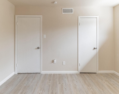 6815 Beachwood Street - Photo Thumbnail 18
