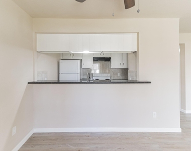 6815 Beachwood Street - Photo Thumbnail 8
