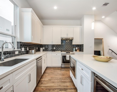 2717 Eado Grove Lane - Photo Thumbnail 2