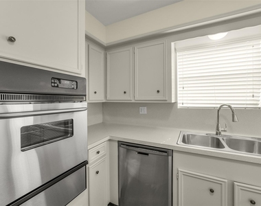 7818 Kleingreen Lane - Photo Thumbnail 17