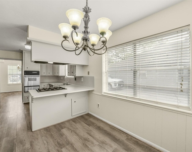7818 Kleingreen Lane - Photo Thumbnail 9