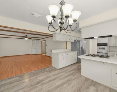 7818 Kleingreen Lane - Photo Thumbnail 10