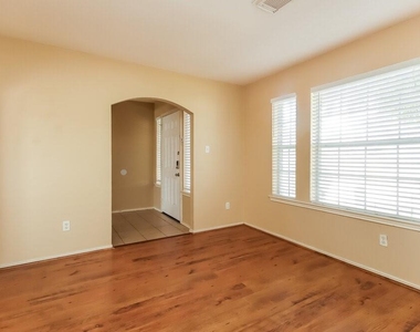 2610 Heatherknoll Drive - Photo Thumbnail 8