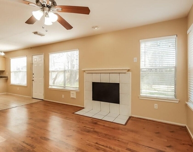 2610 Heatherknoll Drive - Photo Thumbnail 3