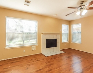 2610 Heatherknoll Drive - Photo Thumbnail 2
