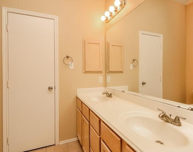 2610 Heatherknoll Drive - Photo Thumbnail 12