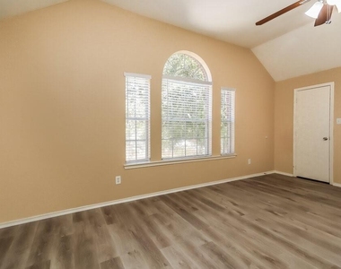 2610 Heatherknoll Drive - Photo Thumbnail 10