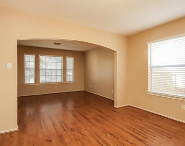 2610 Heatherknoll Drive - Photo Thumbnail 7